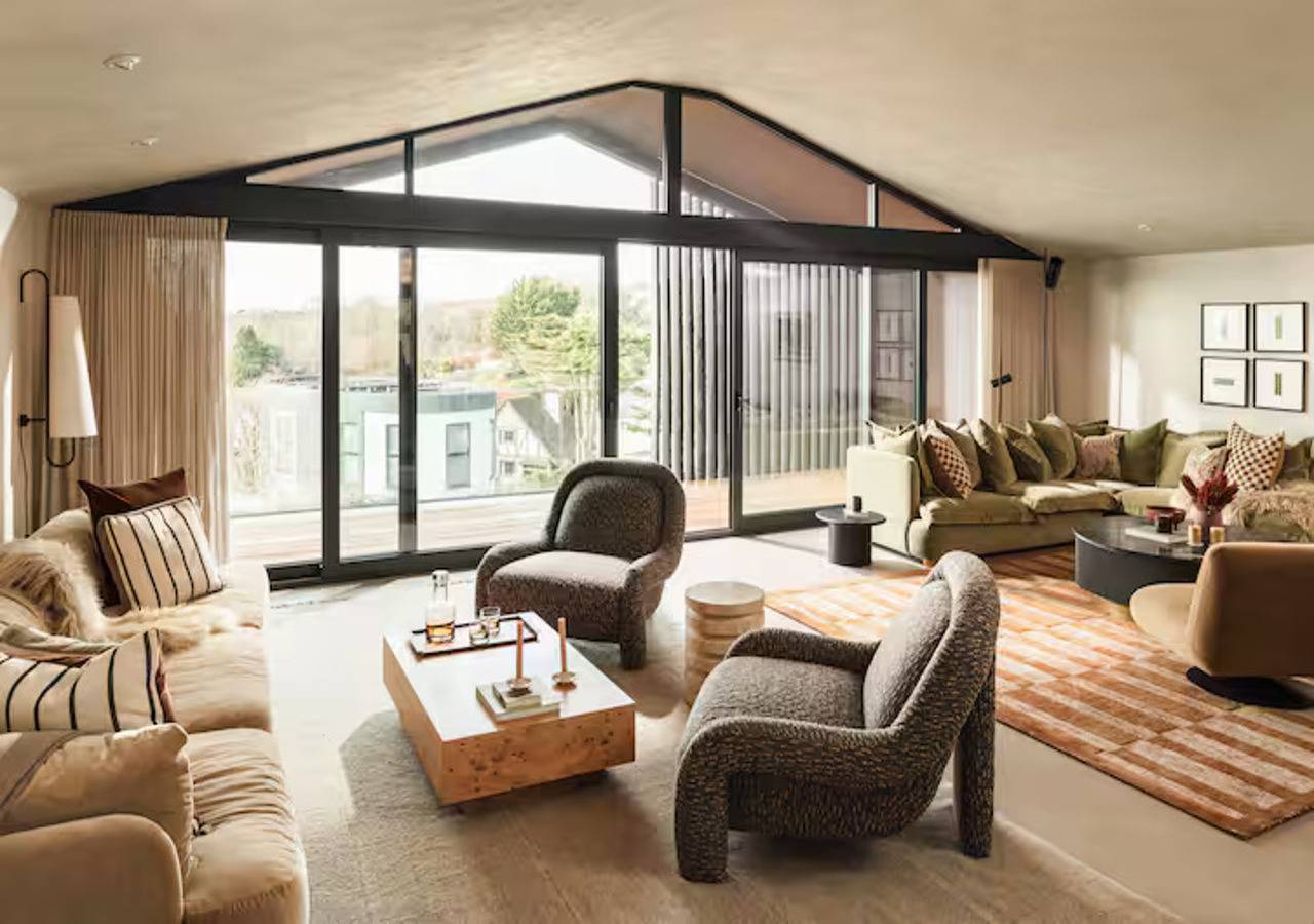 Luxury Mid Century Retreat | Hot Tub, Sauna & Gym - Pass the Keys in Hove, Brighton