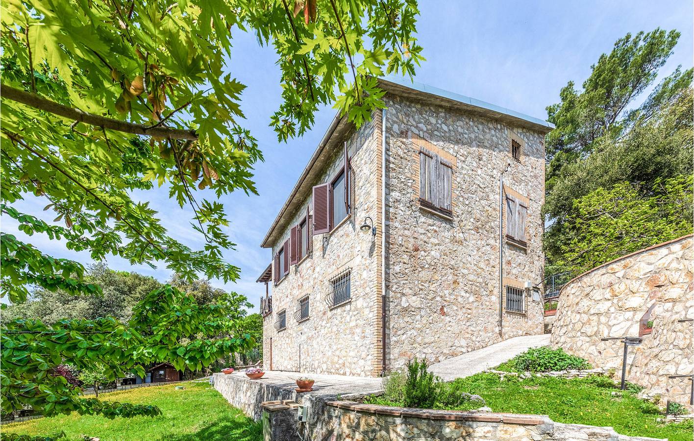 Ganze Ferienwohnung, Geräumige Wohnung mit Parkplatz und Garten - 2km nach Campello in Campello sul Clitunno, Perugia Provinz