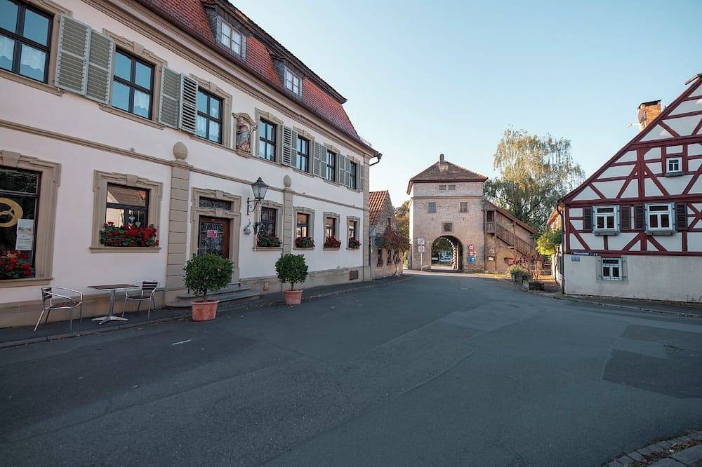 Ferienhaus Maison Eveline 104qm mit Sauna und Jacuzzi in Sommerach, Fränkisches Weinland
