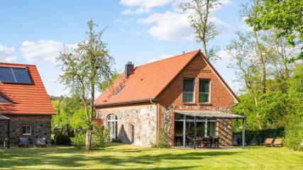 Ferienhaus für 8 Personen, mit Garten und Sauna sowie Pool, mit Haustier in Region Oder - Spree