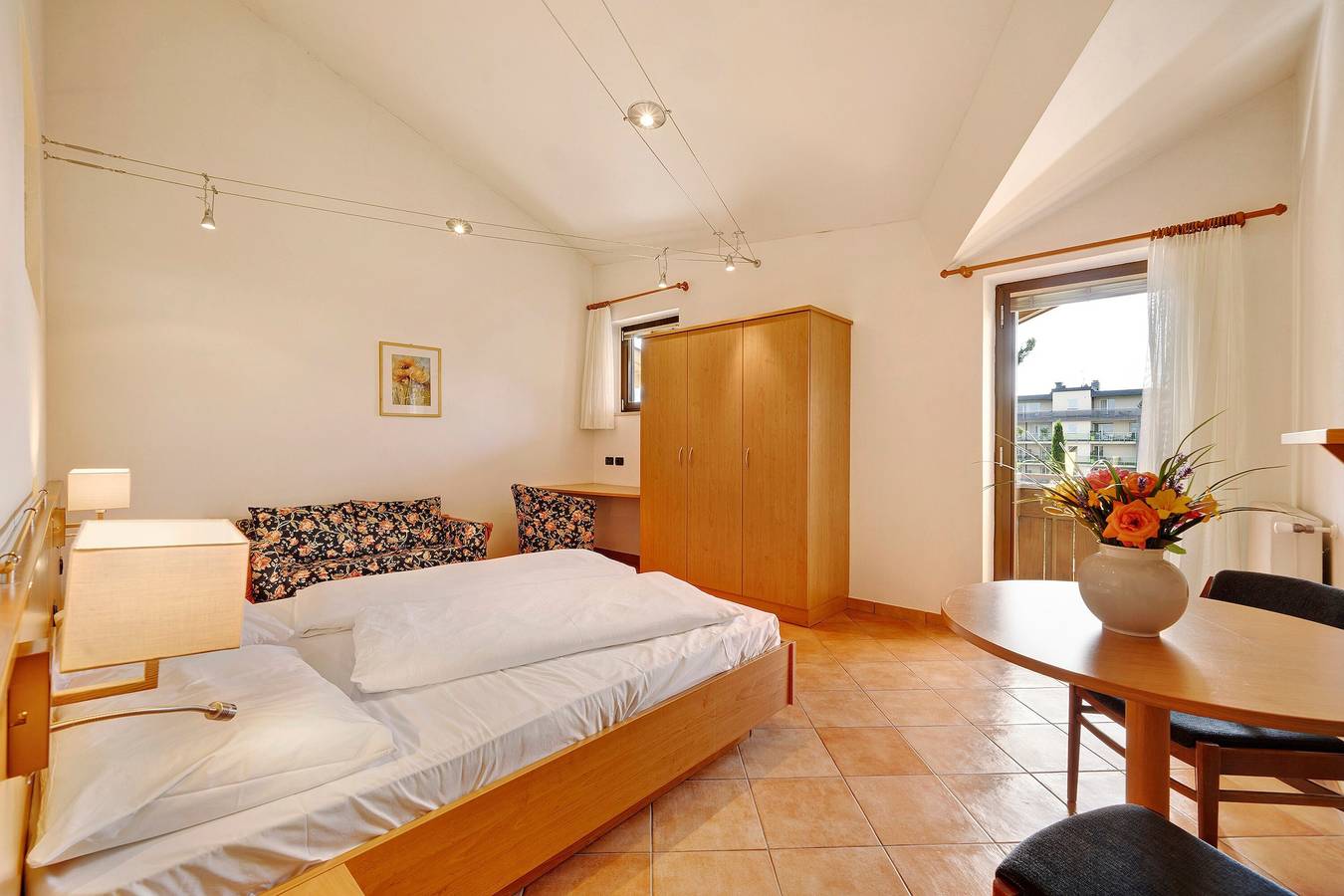 Geheel appartement, Vakantieappartement 'Weinsepphof 9' met bergzicht, zwembad en balkon in Lana di Mezzo, Lana