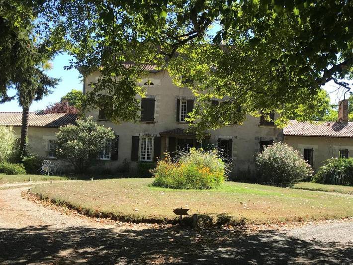 Gîte pour 8 personnes, avec Terrasse et Jardin ainsi que Piscine et Vue à Gamarde-les-Bains
