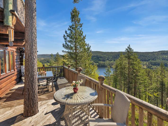 Ferienhaus für 10 Personen, mit Balkon und Terrasse sowie Garten und Seeblick in Vest-Agder