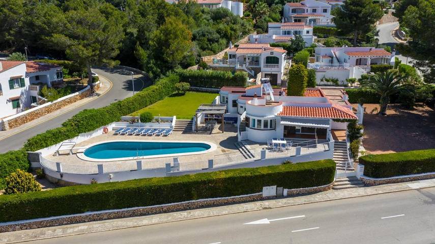 Location de vacances pour 8 personnes, avec vue ainsi que piscine et jardin, animaux acceptés à Son Bou - 2