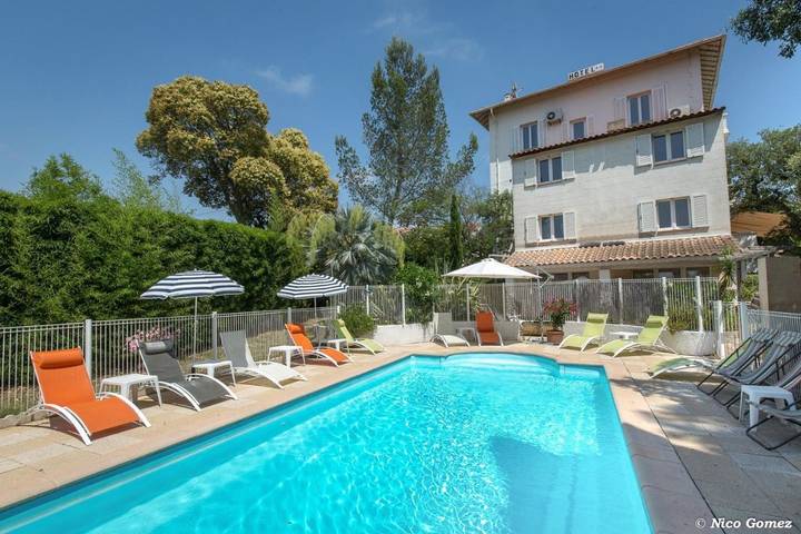 Hôtel pour 2 personnes, avec piscine et jardin, animaux acceptés