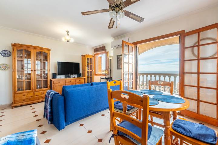 Entire apartment, Holiday Apartment 001 Cabomar I with Sea View, Balcony & Wi-Fi in Las Calas, Torrevieja