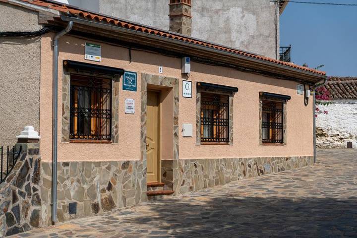 Casa rural para 5 personas, con jardín, Se admiten mascotas en Carrascalejo