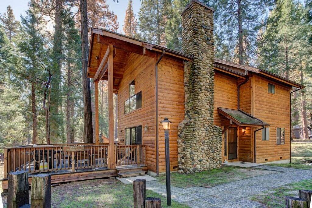 Log Cabin for 6 People in Wawona, Mariposa County
