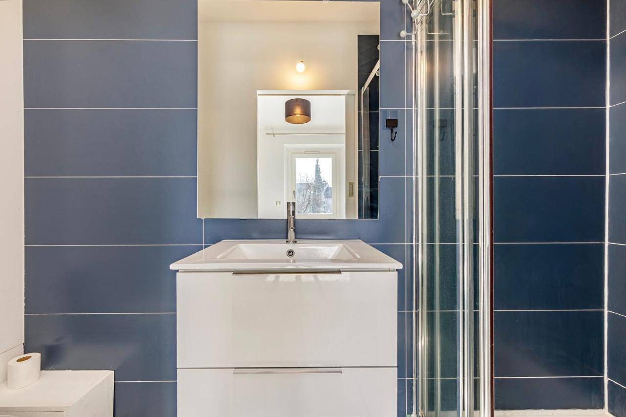 Appartement entier, Coliving - bedroom - Tv- Private Bathroom in Saint-Jean-de-Gonville, Gex