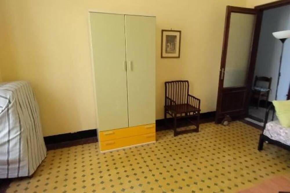 Entire apartment, Garden residence central apartment opposite train station in Chiavari, Riviera di Levante