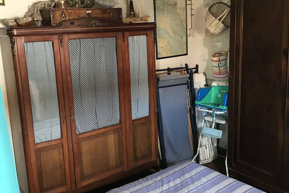 Maison au cœur de l île d Aix, proche océan, 2 chambres, 6 couchages in Île-d'Aix, Région de Rochefort