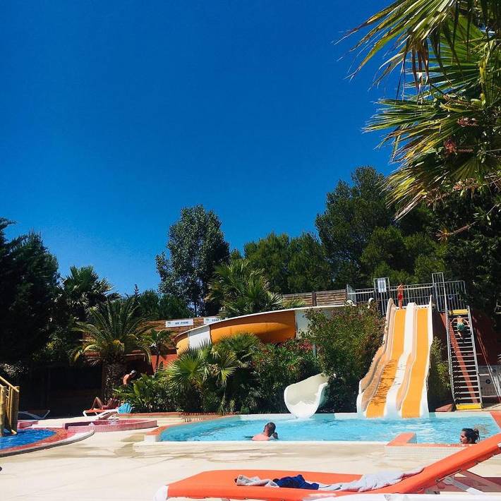 Camping pour 4 personnes, avec terrasse et piscine ainsi que bassin pour enfant et sauna, animaux acceptés à Le Barcarès - 3