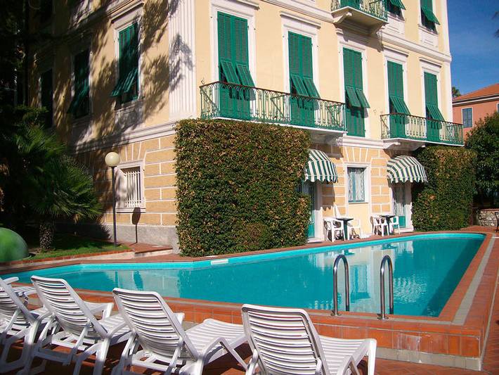 Studio für 2 Personen, mit Garten und Pool in Imperia