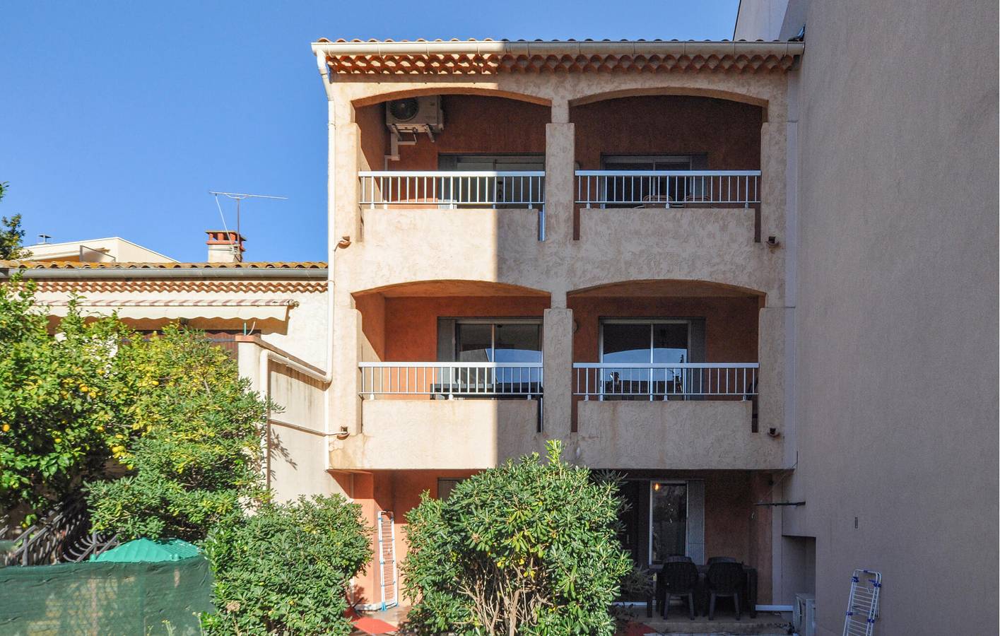 Ganze Ferienwohnung, Gemütliches Apartment in Strandnähe, Parkplatz, AC & Wifi in Frejus, Mittelmeerküste (Frankreich)