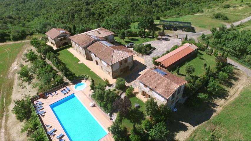 Agriturismo per 4 persone, con Balcone e Terrazza nonché Giardino e Piscina a Peccioli