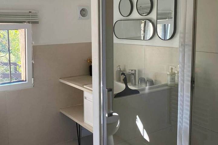 Gîte pour 2 personnes, avec jardin ainsi que terrasse et piscine, animaux acceptés à Saint-Maximin (Nimes) - 4