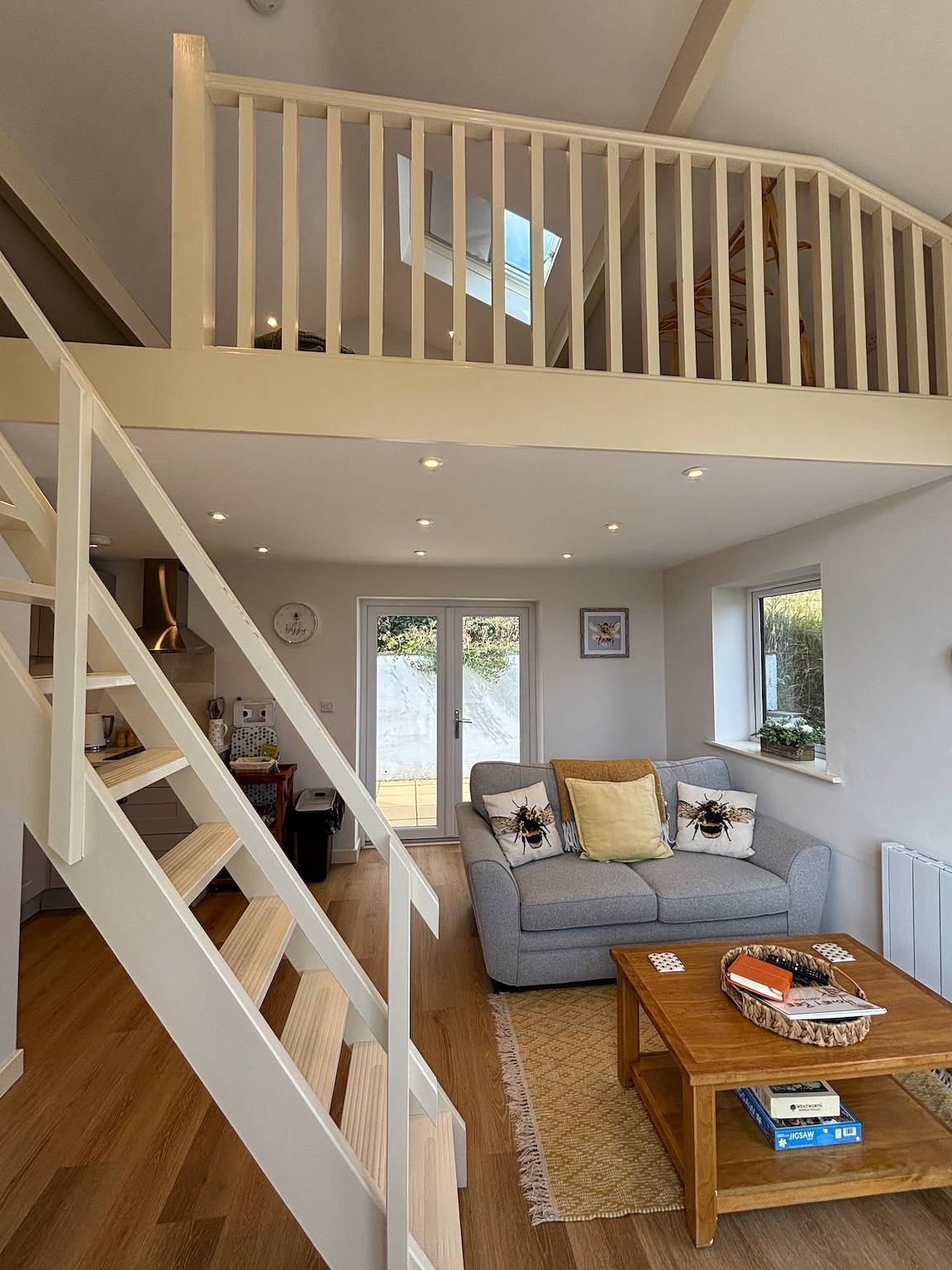 Honey Bee Cottage, Tiny House, Welshpool in Welshpool, Powys