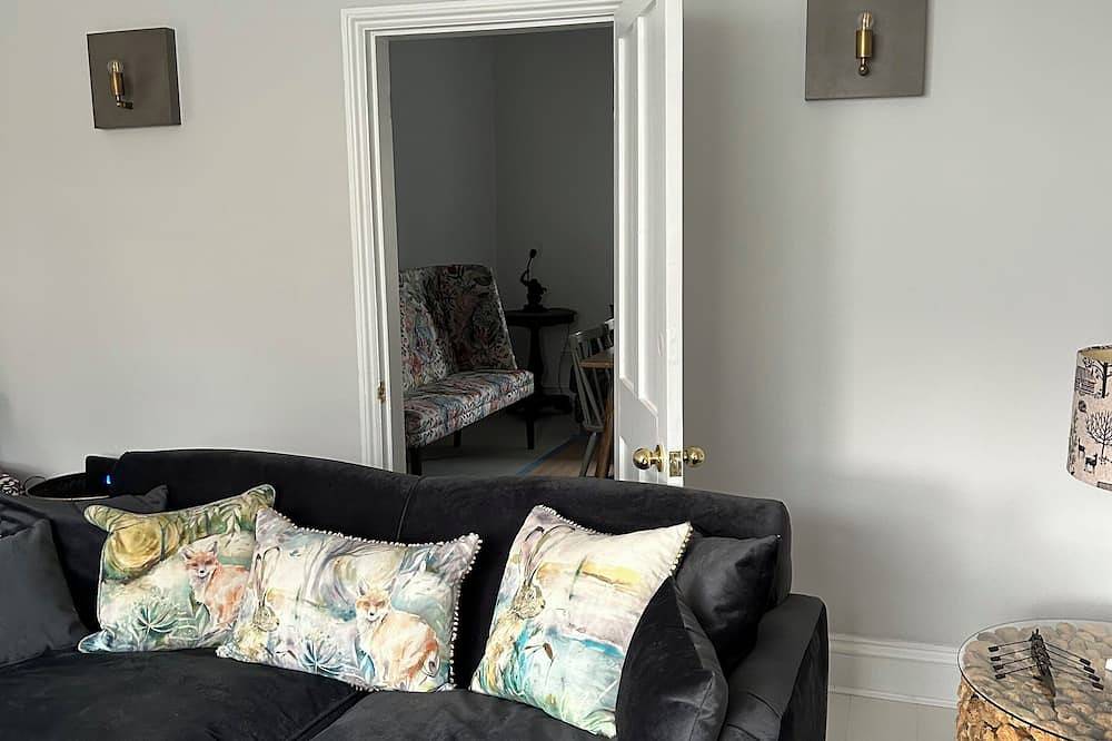 Spacious renovated cottage close to Snettisham Rspb beach and Royal Sandringham in Snettisham, Norfolk Coast