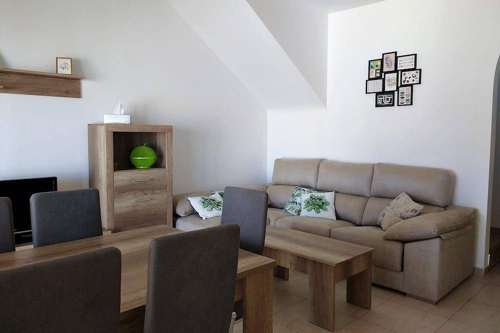 Villa with private pool for 7 people, 4000m from the beach, private pool in Terres de l'Ebre, Costa Dorada