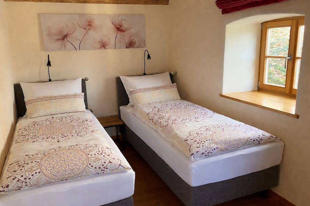 All-inclusive  --  Holzbackofen, Sauna, Hot Tub, Heimkino, Billard, Kicker, Dart in Loitzendorf, Ostbayern