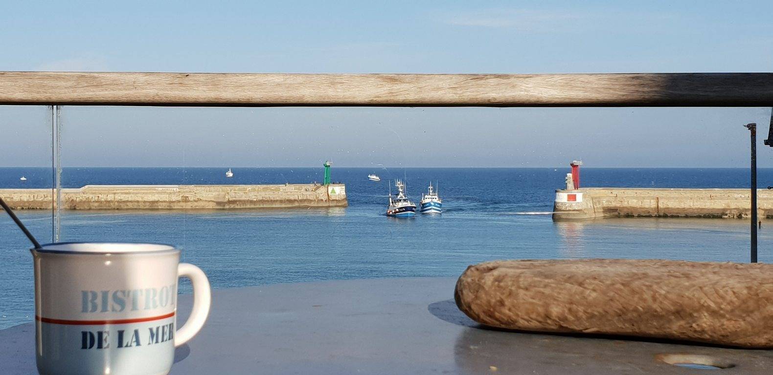 Une terrasse sur la mer, Normandie - Calvados - Omaha Beach in Port-en-Bessin-Huppain, Région de Bayeux