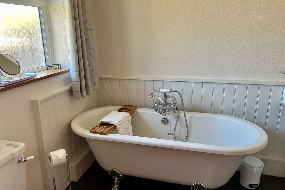 Pretty cottage, perfect readers' retreat in centre of Hay, parking & fast wifi in Hay-on-Wye, Brecon Beacons