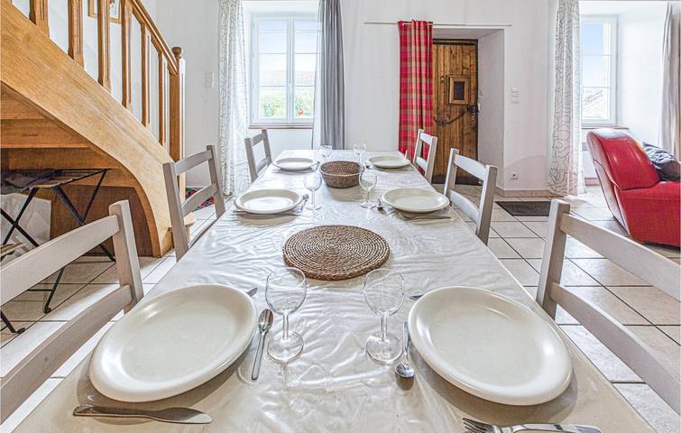 Appartement au centre ville avec parking, TV, congélateur et Wifi in Pierrefiche, Aveyron