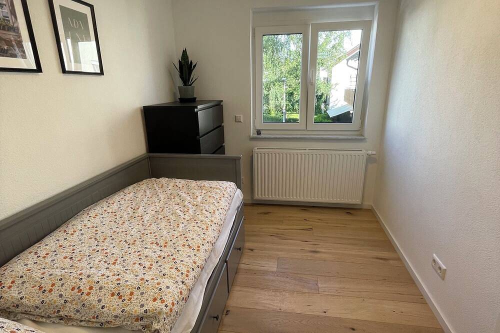 Ganze Wohnung, Möbliertes 3-Zimmer Apartment mit Balkon in Sindelfingen, Landkreis Böblingen