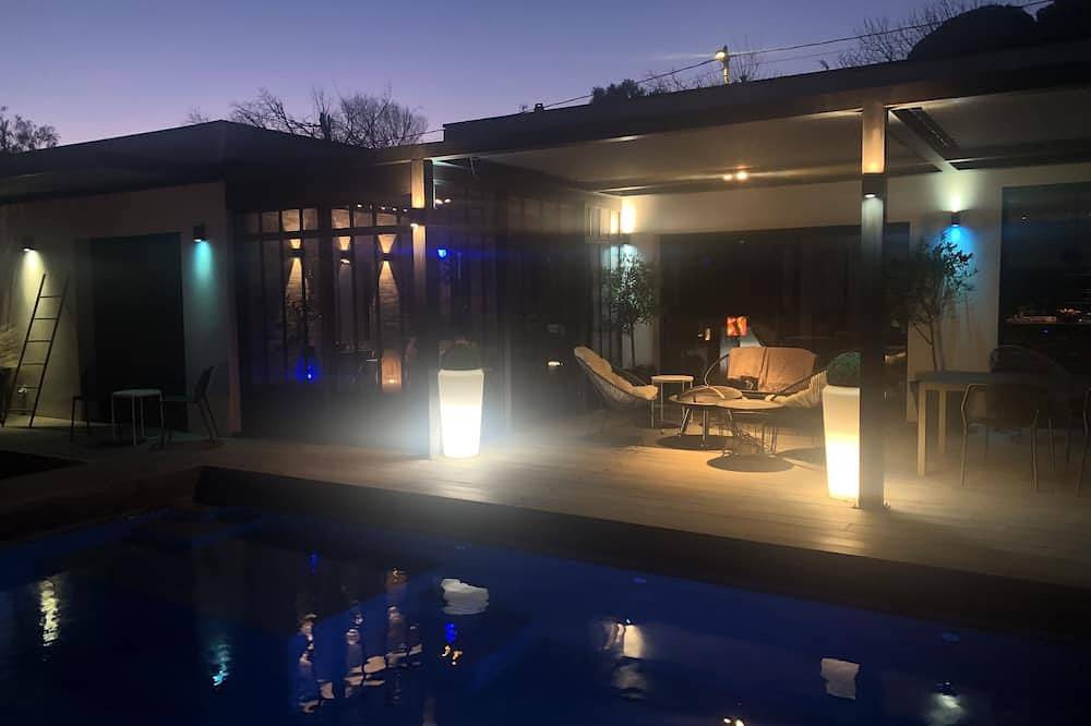 Beautiful contemporary villa in Rochefort-du-Gard, Nimes region