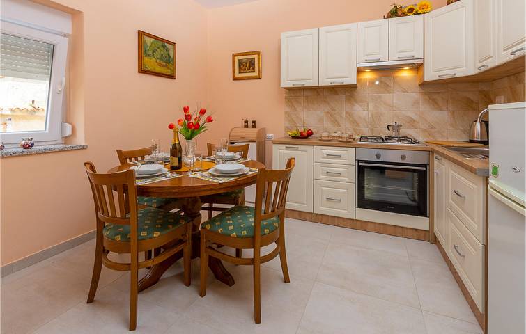Ganze Ferienwohnung, Reizvolle Oase: 1-Zimmer-Wohnung mit Terrasse in Sisan, in der Nähe der Villas Yetti in Sisan, Südküste Istrien