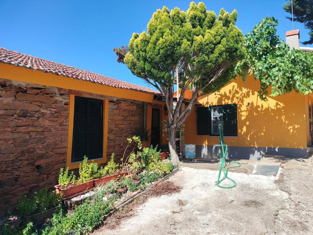 Casa de Campo 'Casa De Canelas - Refugio Terroir' com Vista para a Montanha, Wi-Fi e Ar Condicionado in Açoreira, Vale do Douro