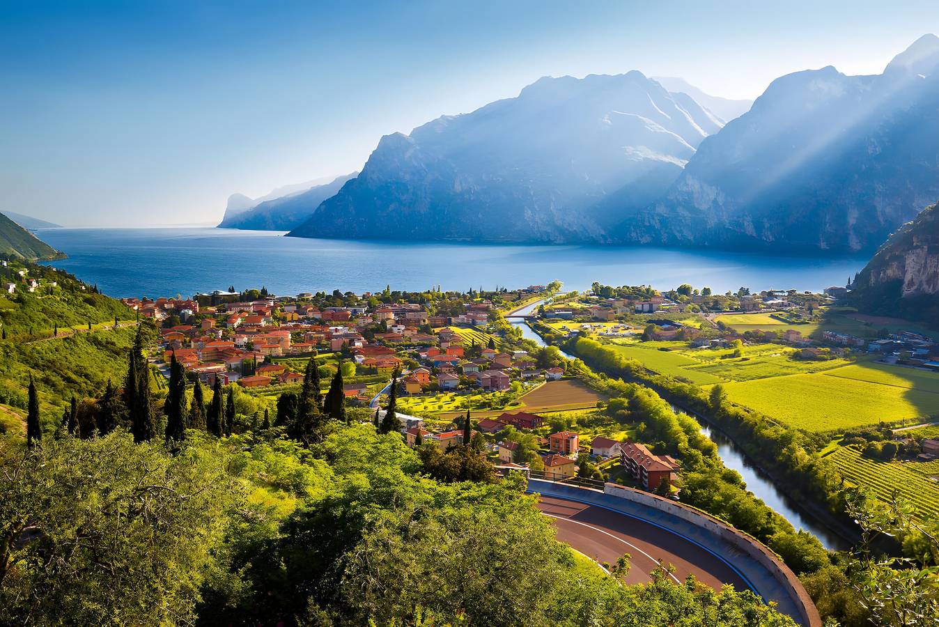 Ganze Wohnung, Historische Residenz mit Loggia und Seeblick in Riva del Garda in Riva del Garda, Gardasee-Berge