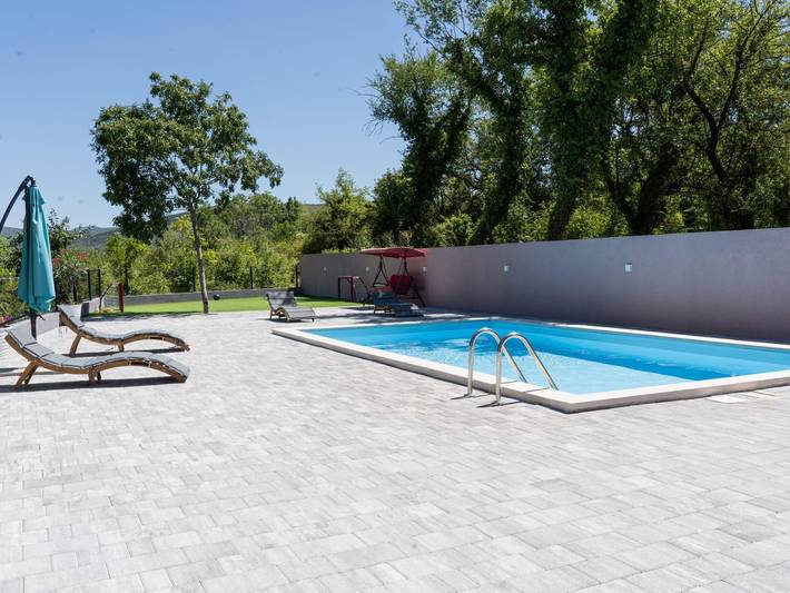 Ferienwohnung für 8 Personen, mit Balkon/Terrasse und Pool - 1