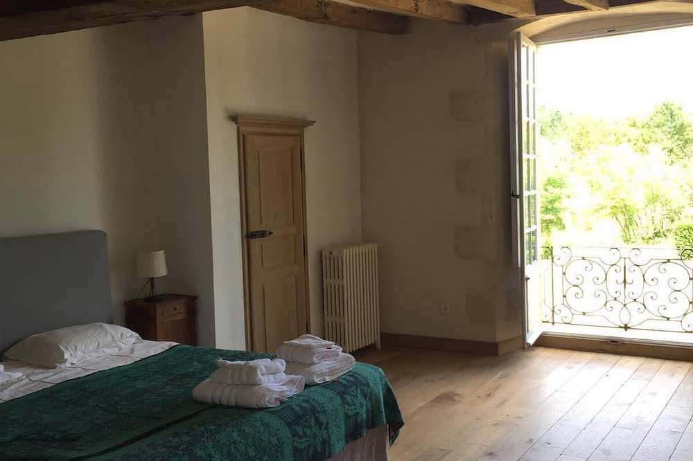 Manoir de charme avec piscine, tout confort, au calme absolu in Précigné, Sarthe