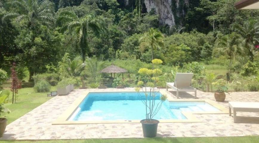 Villa for 6 people, with view and balcony, with pets in Krabi Province