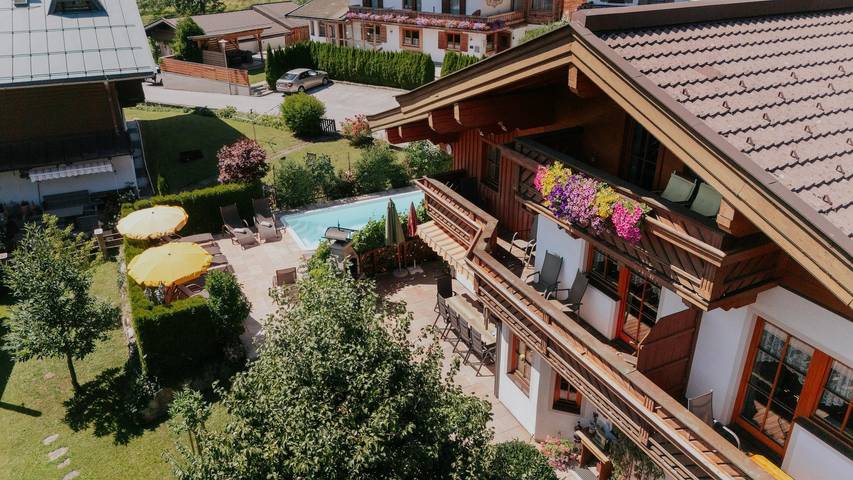 Ferienwohnung für 4 Personen, mit Balkon und Terrasse sowie Garten und Pool in Saalbach-Hinterglemm-Leogang