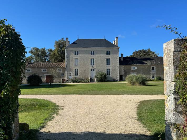 Schöne Ferienwohnung mit privatem Pool in La Brenne in Journet, Vienne