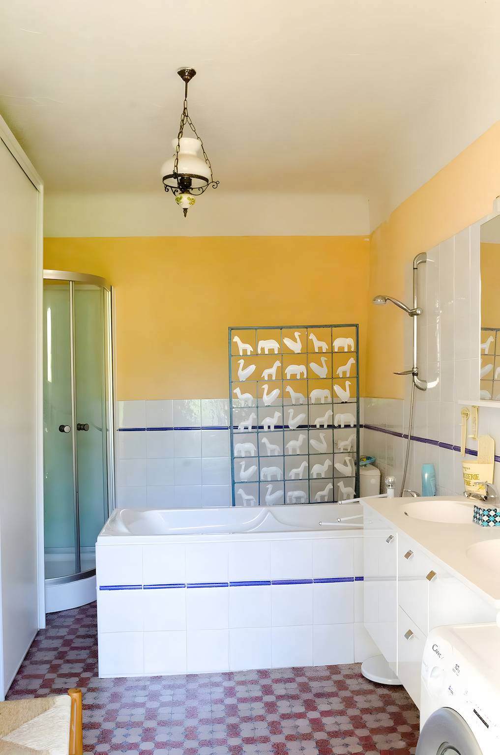 Appartement entier, Chambre d'hôtes 'Mas Abicou - Alma' avec piscine partagée, terrasse privée et Wi-Fi in Vézénobres, Région d'Alès