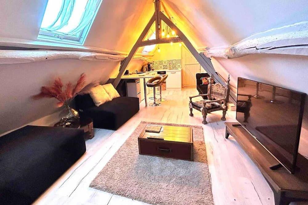 Entire apartment, Le grenier des initiés, in the countryside, 8 km from Honfleur. in Manneville-la-Raoult, Bernay region