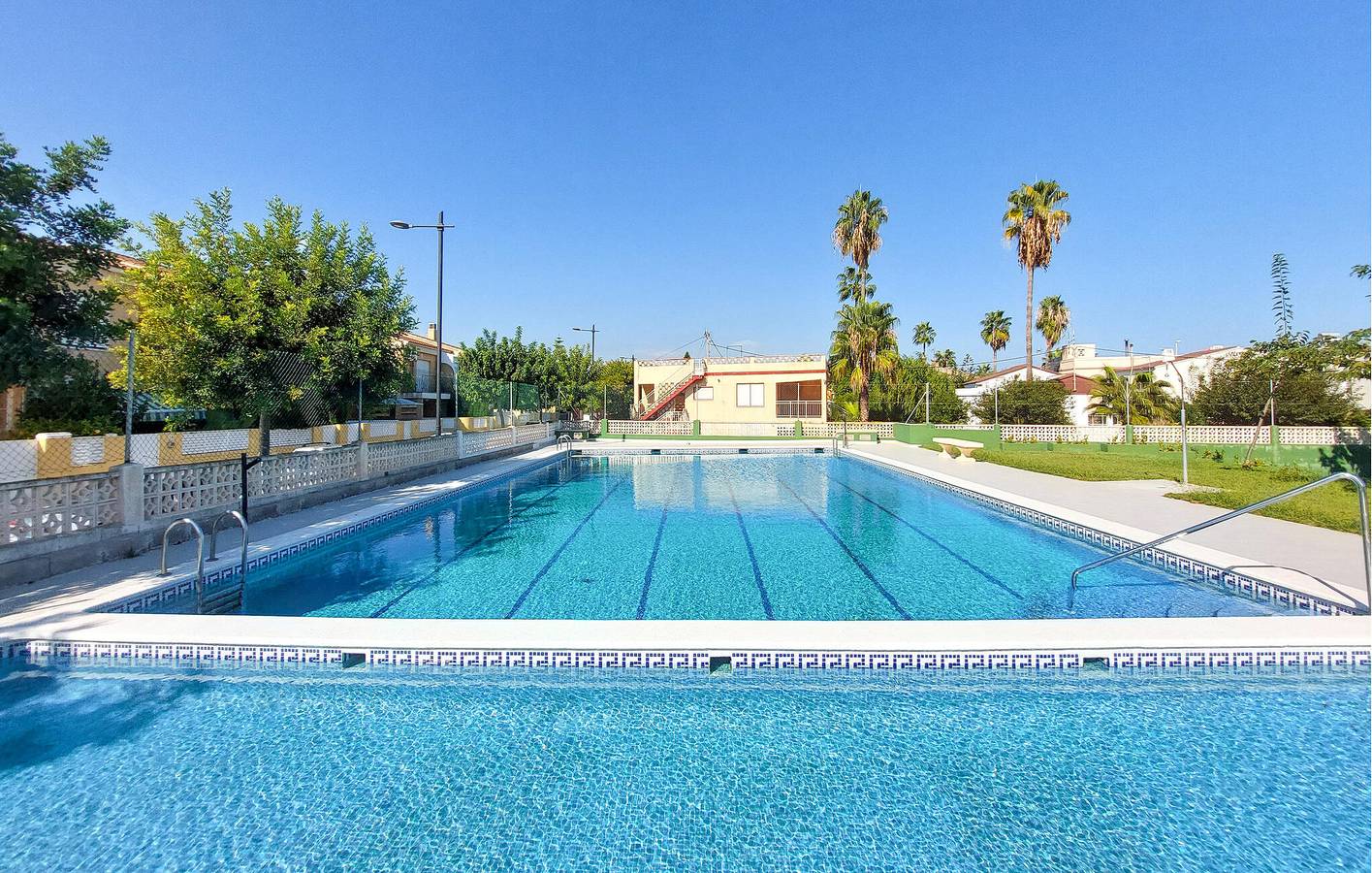 Oasis en bord de mer avec piscine et terrasse, à 300 m de la plage de Ben Afeli in Almassora, Costa del Azahar
