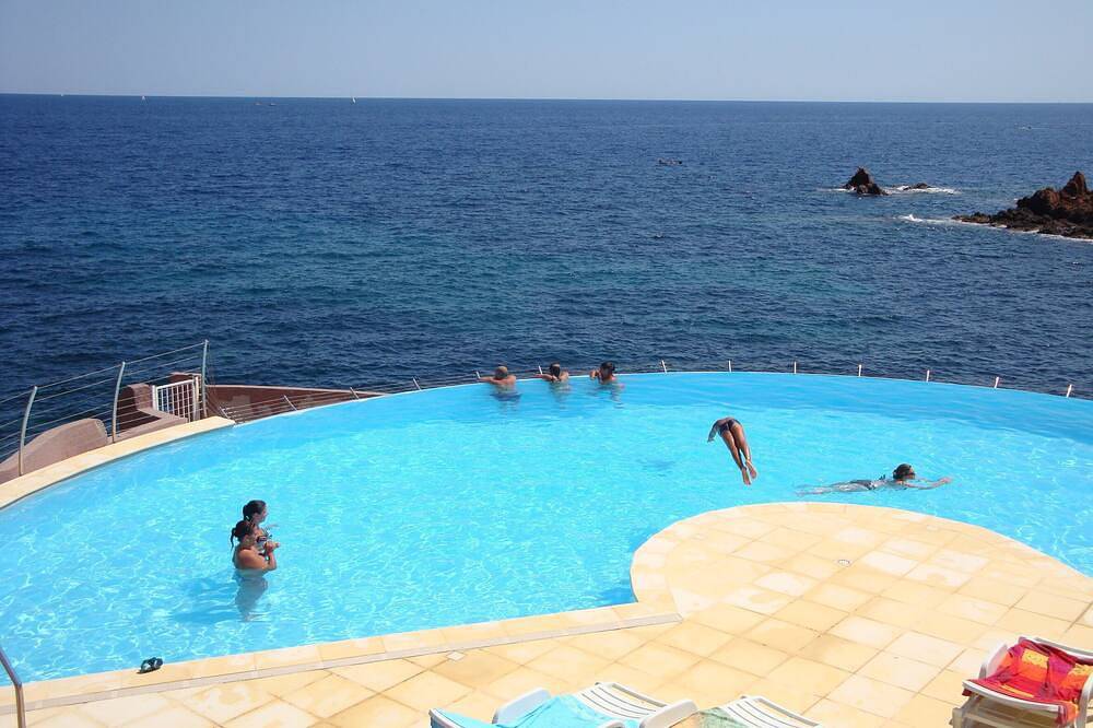 Ganze Wohnung, Ferienwohnung 5 Personen Meerblick und privatem Garten in Le Trayas, Saint-Raphaël