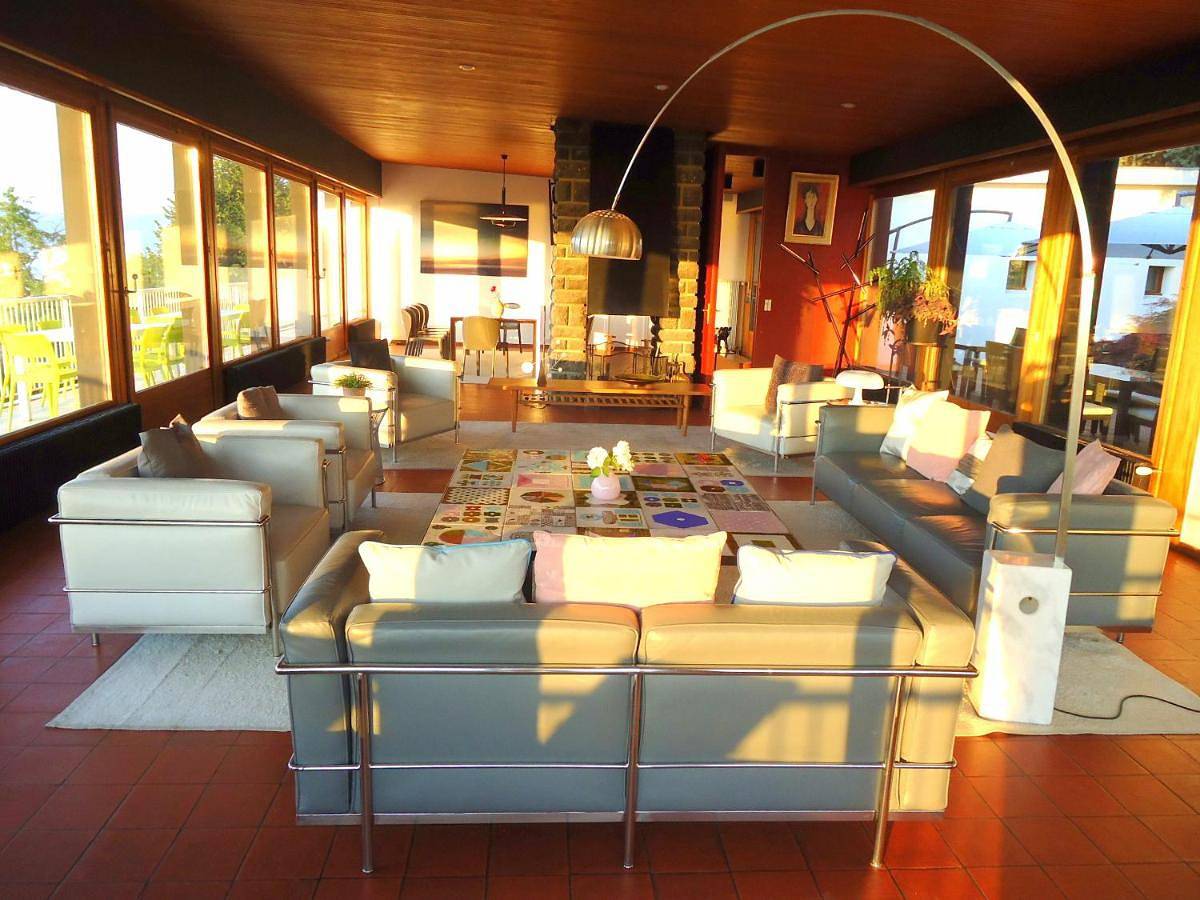 Evian villa with Lake Geneva views in 1960 mid-century modern style in Neuvecelle, Région de Thonon-les-Bains
