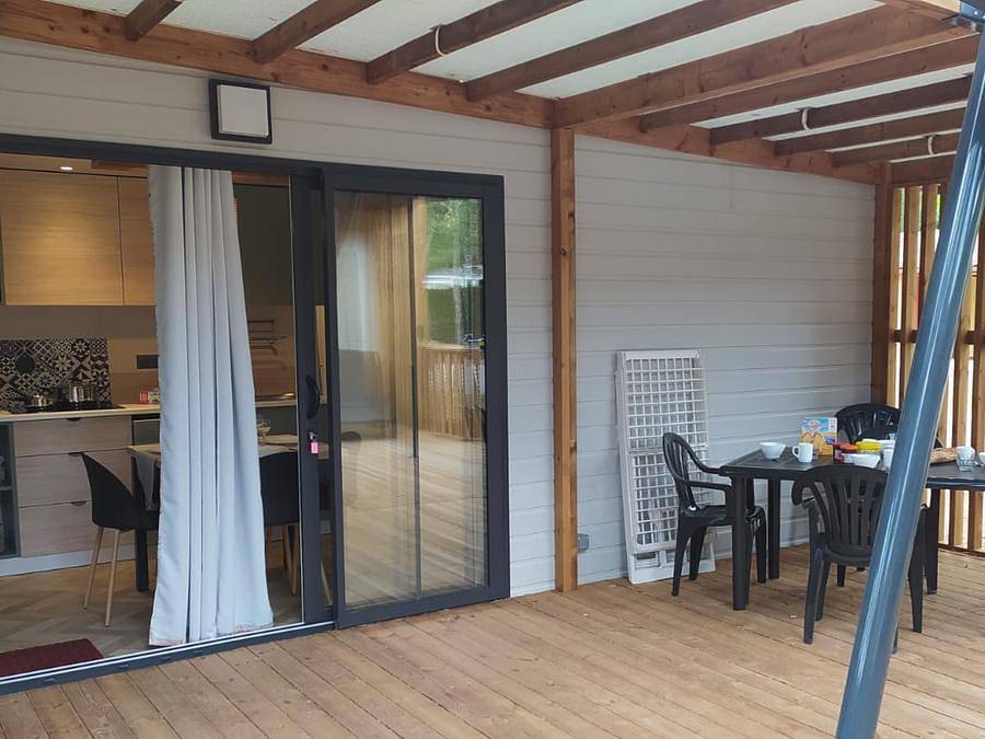 Flower Camping La Rivière - Chalet 6 personen - Badiane Klimatisiert Premium 2 Schlafzimmer - 2 Bäder + Terrasse 19m² in Saint-Maime, Regionaler Naturpark Luberon
