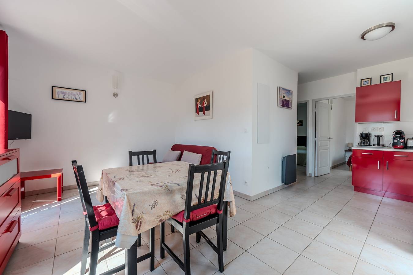Entire apartment, Apartment 'Résidence Ventoux Revitalisation -' with Mountain View and Wi-Fi in Reilhanette, Nyons region