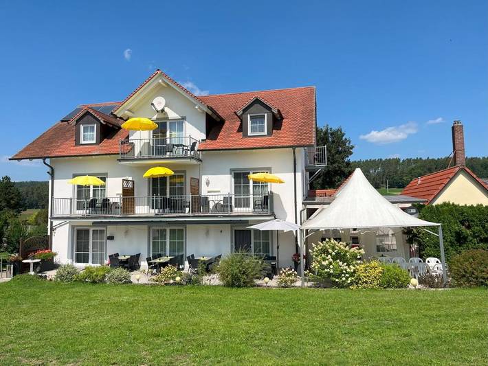 Ferienwohnung für 3 Personen, mit Balkon und Terrasse sowie Garten in Fränkisches Seenland
