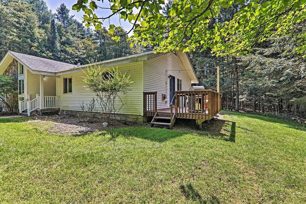 Cozy Swan Lake Apt w/ Grill + Private Yard in Sullivan County