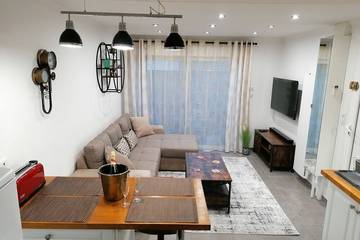 Gîte pour 3 personnes, avec jacuzzi et terrasse à Laveyron