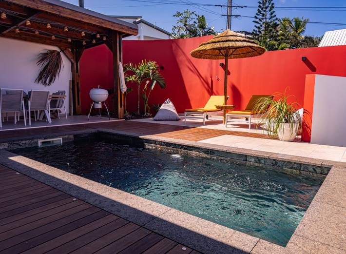 Gîte pour 4 personnes, avec terrasse ainsi que piscine et jacuzzi