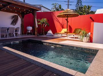 Gîte pour 4 personnes, avec terrasse ainsi que jacuzzi et piscine sur l' Île de la Réunion