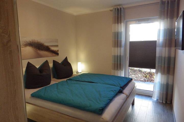 Ganze Wohnung, Fewo Fischerstrand - 150 m Strand, WLAN, Strandkorb, Sauna, Kamin, Waschmaschine in Strand Heringsdorf, Heringsdorf